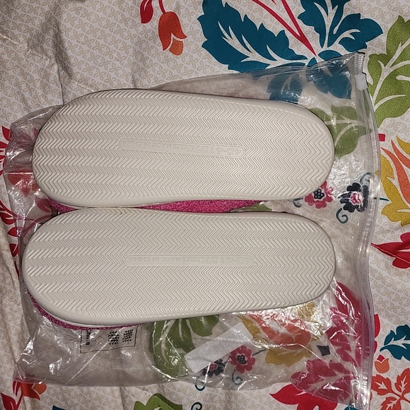 Brand New ghosts 👻 slippers - Picture 5 of 5
